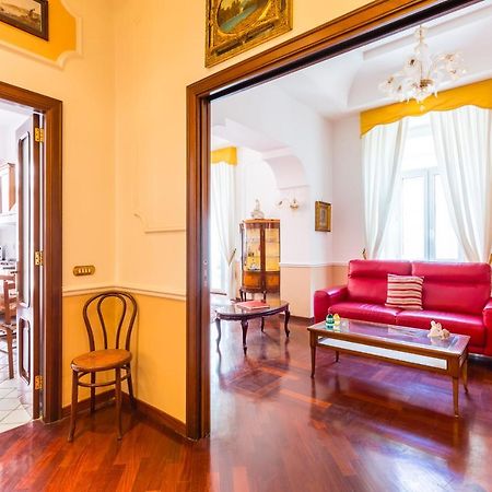 Grand Classic Apartment At San Martino By Napoliapartments 外观 照片