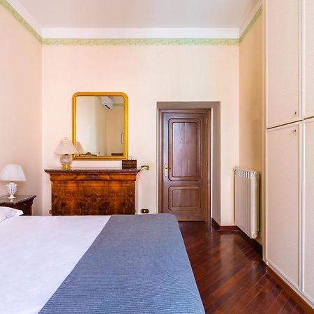 Grand Classic Apartment At San Martino By Napoliapartments 外观 照片