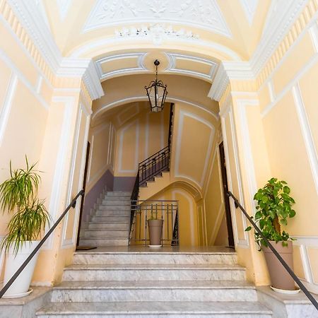 Grand Classic Apartment At San Martino By Napoliapartments 外观 照片
