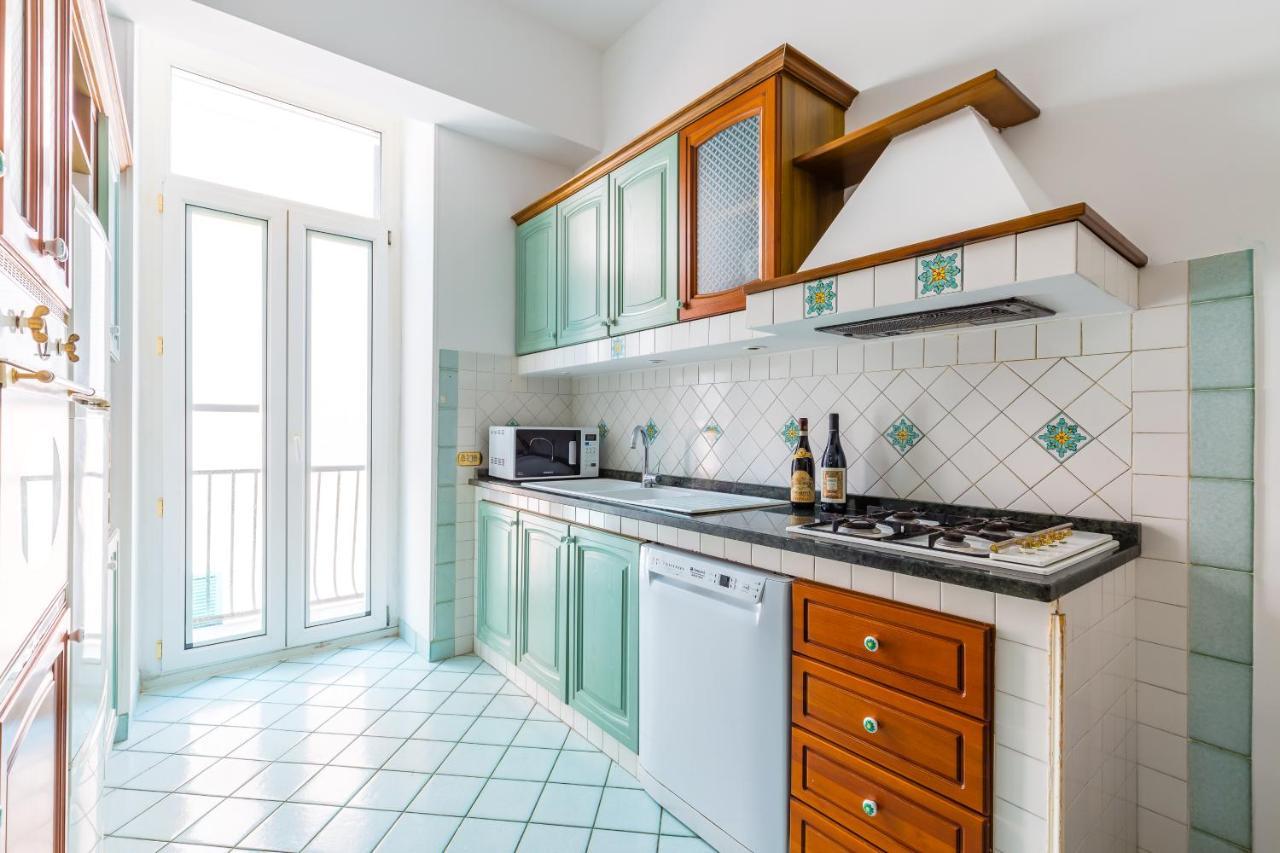 Grand Classic Apartment At San Martino By Napoliapartments 外观 照片