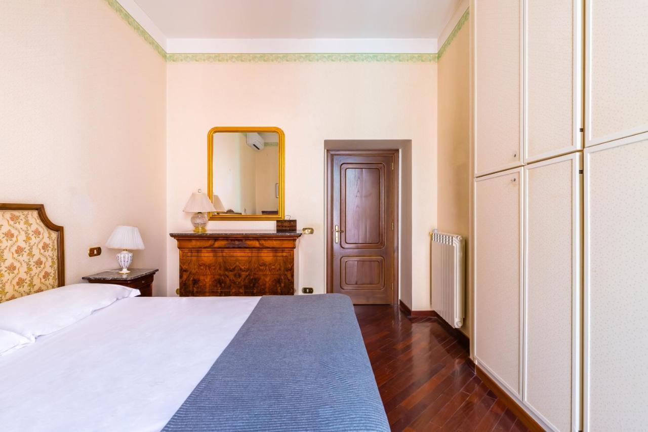 Grand Classic Apartment At San Martino By Napoliapartments 外观 照片