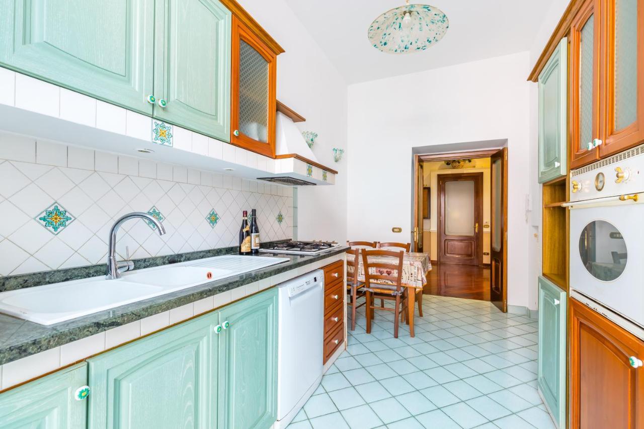 Grand Classic Apartment At San Martino By Napoliapartments 外观 照片