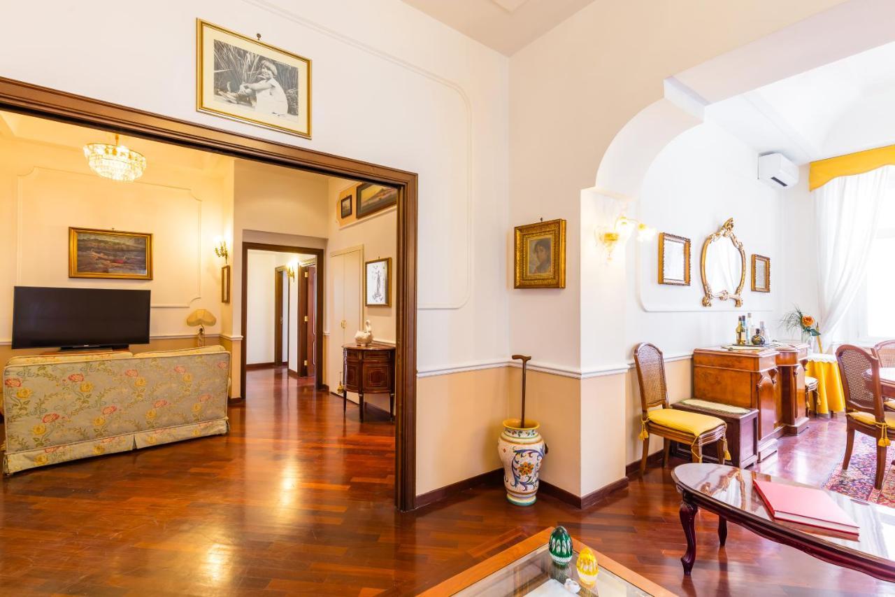 Grand Classic Apartment At San Martino By Napoliapartments 外观 照片