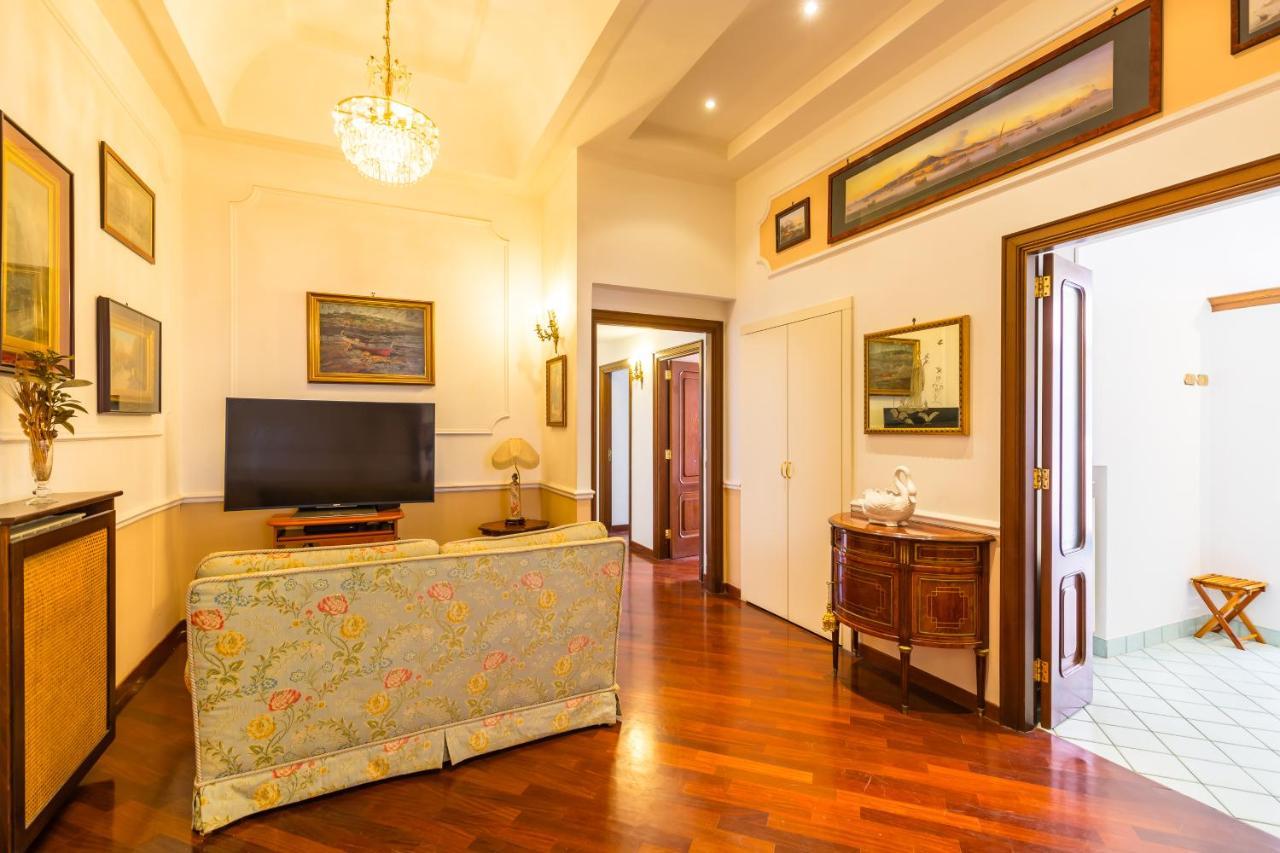 Grand Classic Apartment At San Martino By Napoliapartments 外观 照片