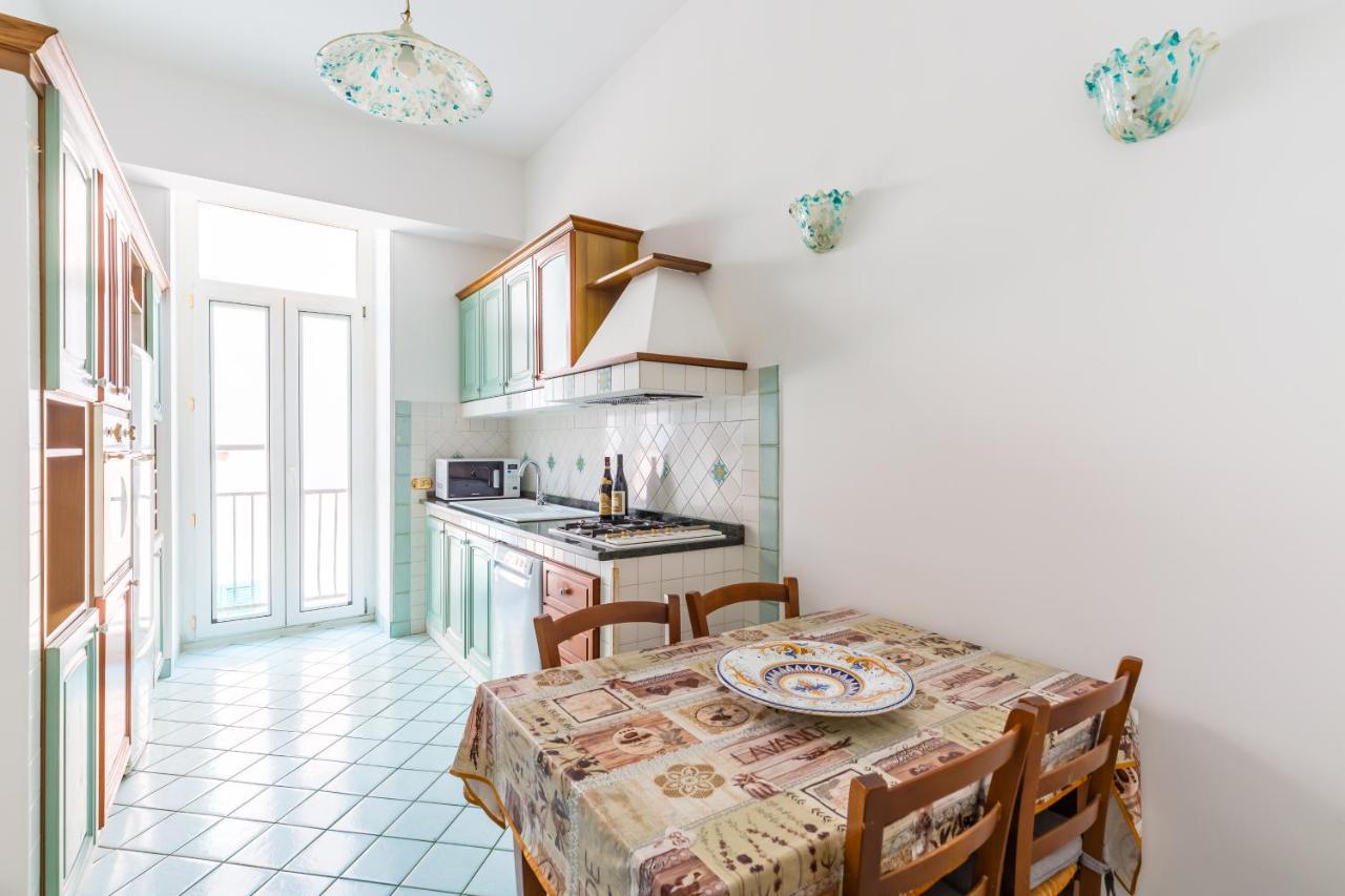 Grand Classic Apartment At San Martino By Napoliapartments 外观 照片