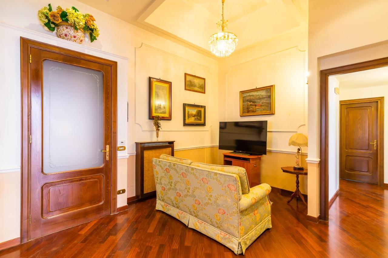 Grand Classic Apartment At San Martino By Napoliapartments 外观 照片