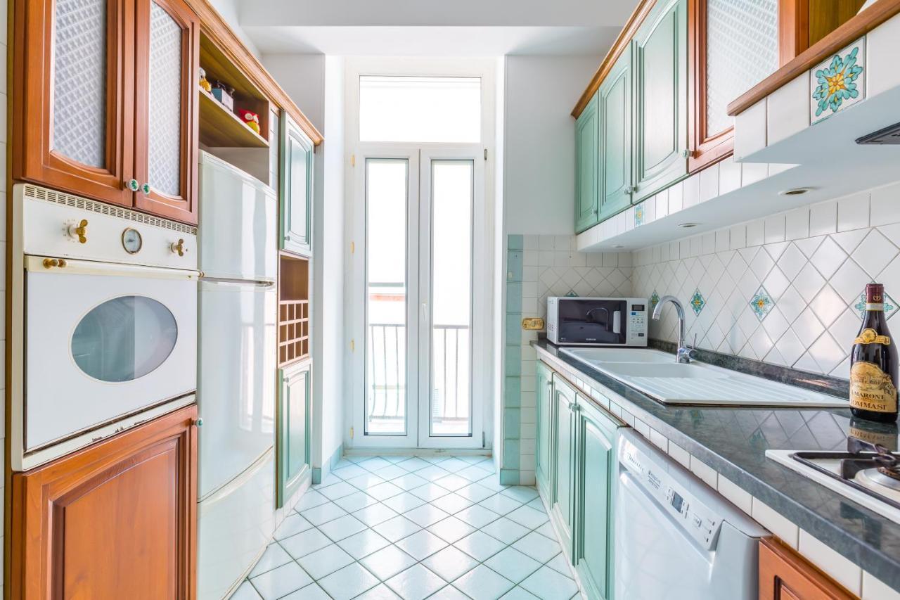 Grand Classic Apartment At San Martino By Napoliapartments 外观 照片