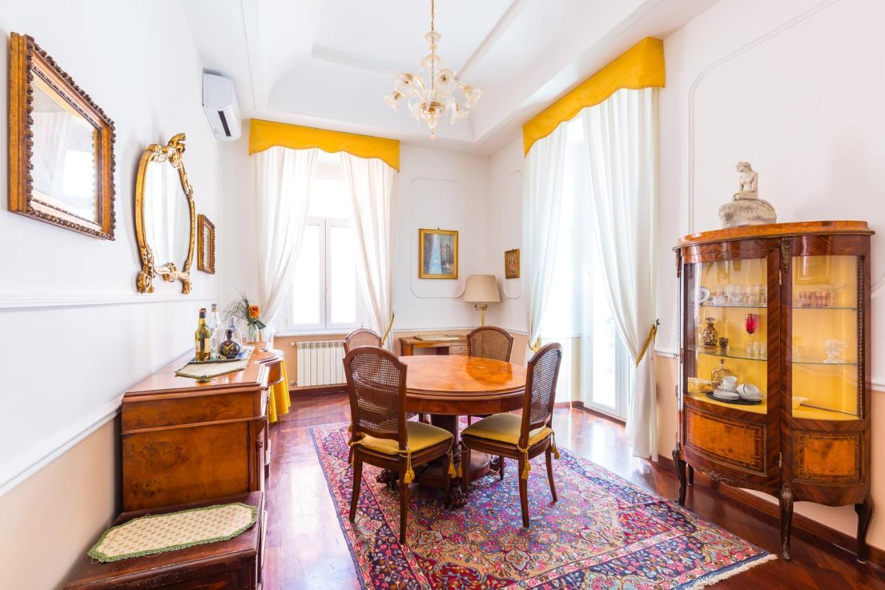 Grand Classic Apartment At San Martino By Napoliapartments 外观 照片